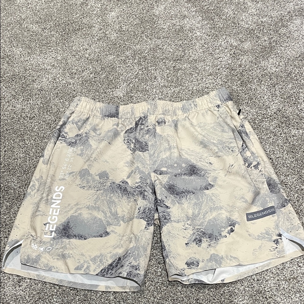 LEGENDS Men’s Athletic Shorts in Light Gray Camo